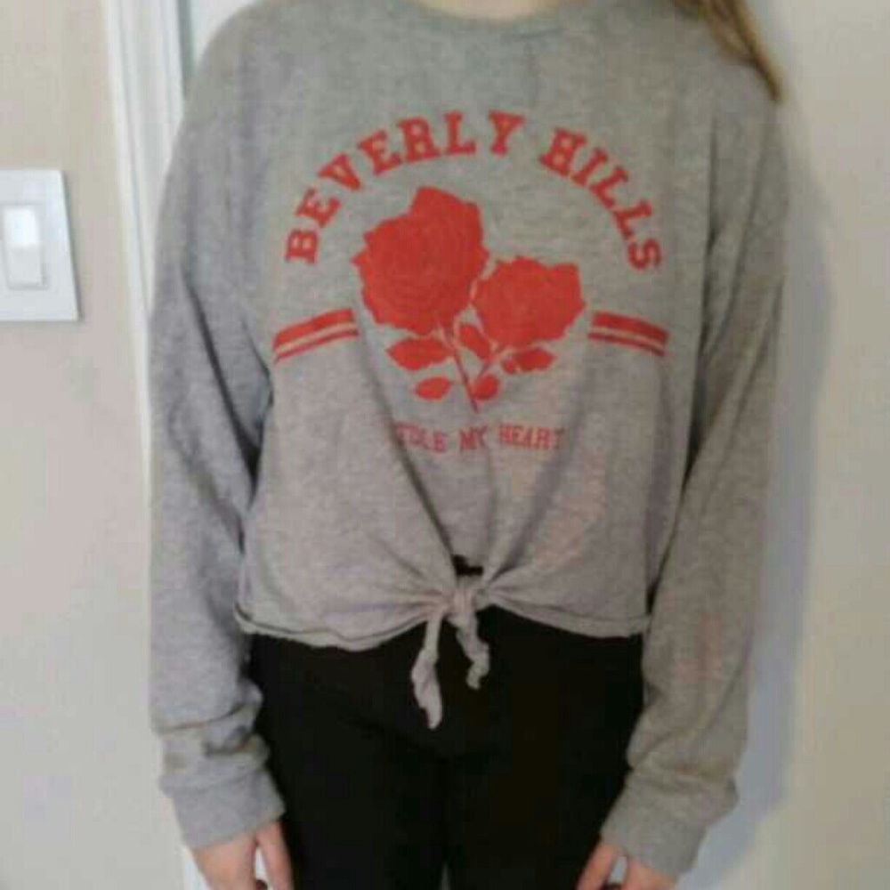 Long-sleeved, semi cropped jumper